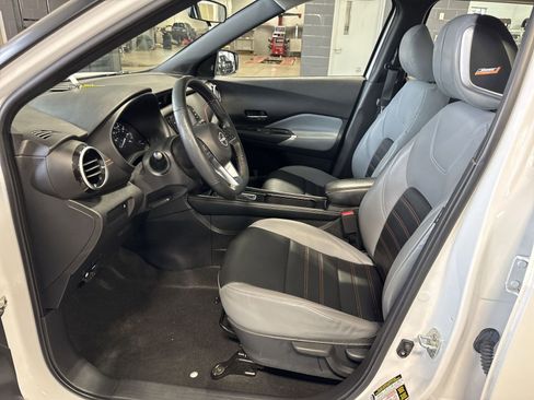 Used 2023 Nissan Kicks SR w/ SR Premium Package FWD image 11