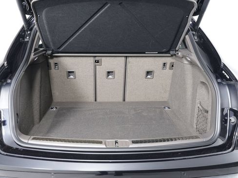 Used 2026 Porsche Macan AWD/4WD image 19