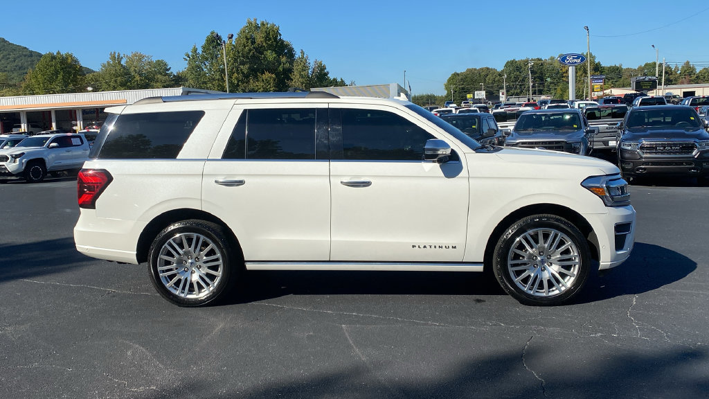Used 2024 Ford Expedition Platinum AWD/4WD image 4