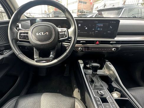 Used 2024 Kia Sorento S FWD image 11