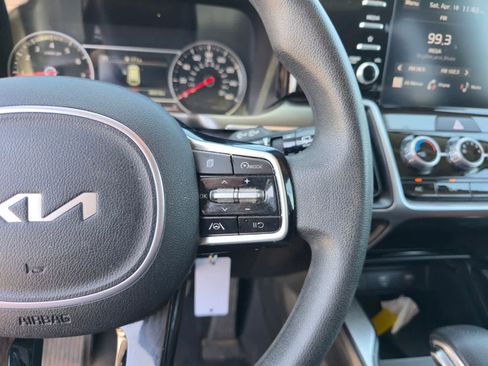Used 2023 Kia Sorento LX image 24