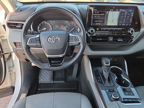 Used 2022 Toyota Highlander Limited AWD/4WD image 14