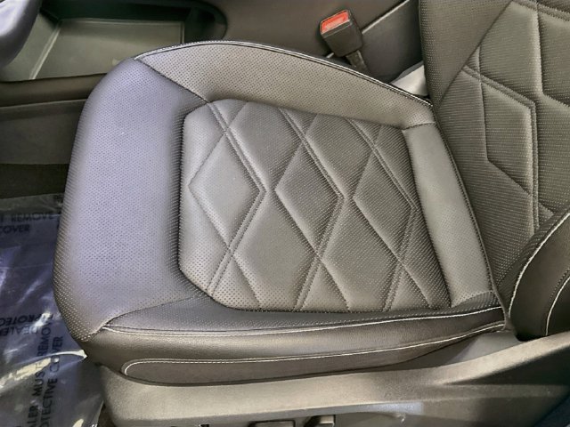 Used 2025 Volkswagen Atlas SE AWD/4WD image 18