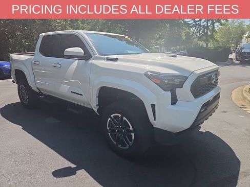 Used 2025 Toyota Tacoma TRD Sport AWD/4WD image 14