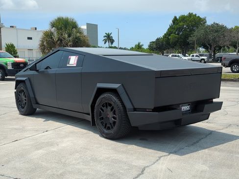 Used 2024 Tesla Cybertruck AWD Crew Cab image 8
