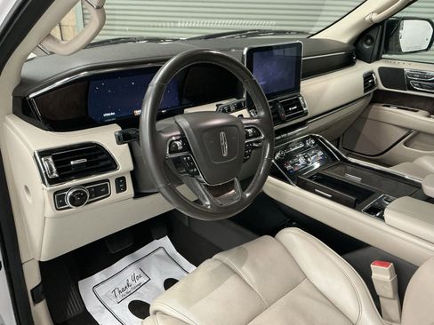 Used 2018 Lincoln Navigator Select w/ Technology Package image 9