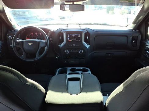 Used 2024 Chevrolet Silverado 2500 Custom w/ Custom Value Package image 8