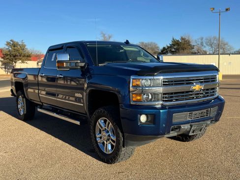 Used 2016 Chevrolet Silverado 2500 High Country w/ High Country Premium Package image 3