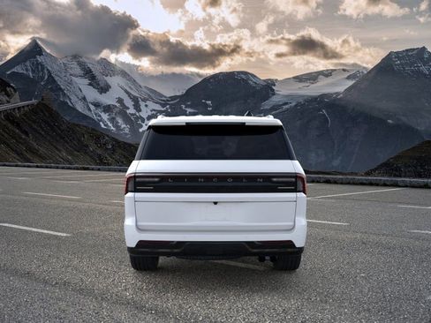 New 2025 Lincoln Navigator Reserve image 5