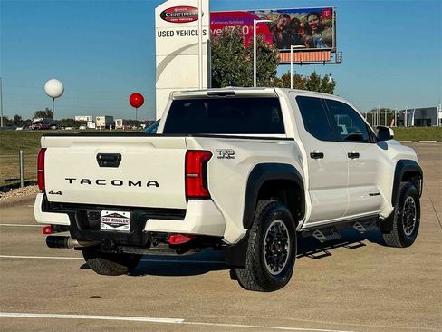 Used 2024 Toyota Tacoma TRD Off-Road image 3