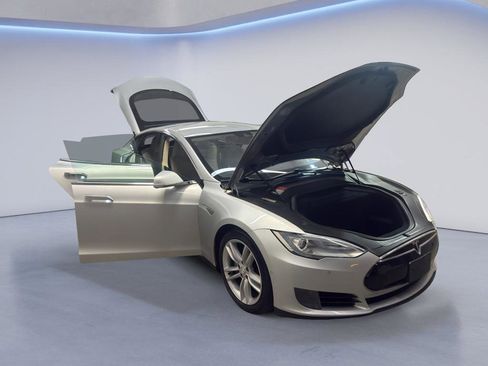 Used 2016 Tesla Model S 60D AWD/4WD image 7