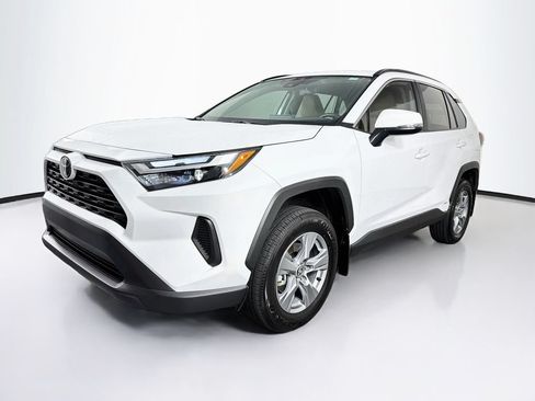 Used 2025 Toyota RAV4 XLE AWD/4WD image 3