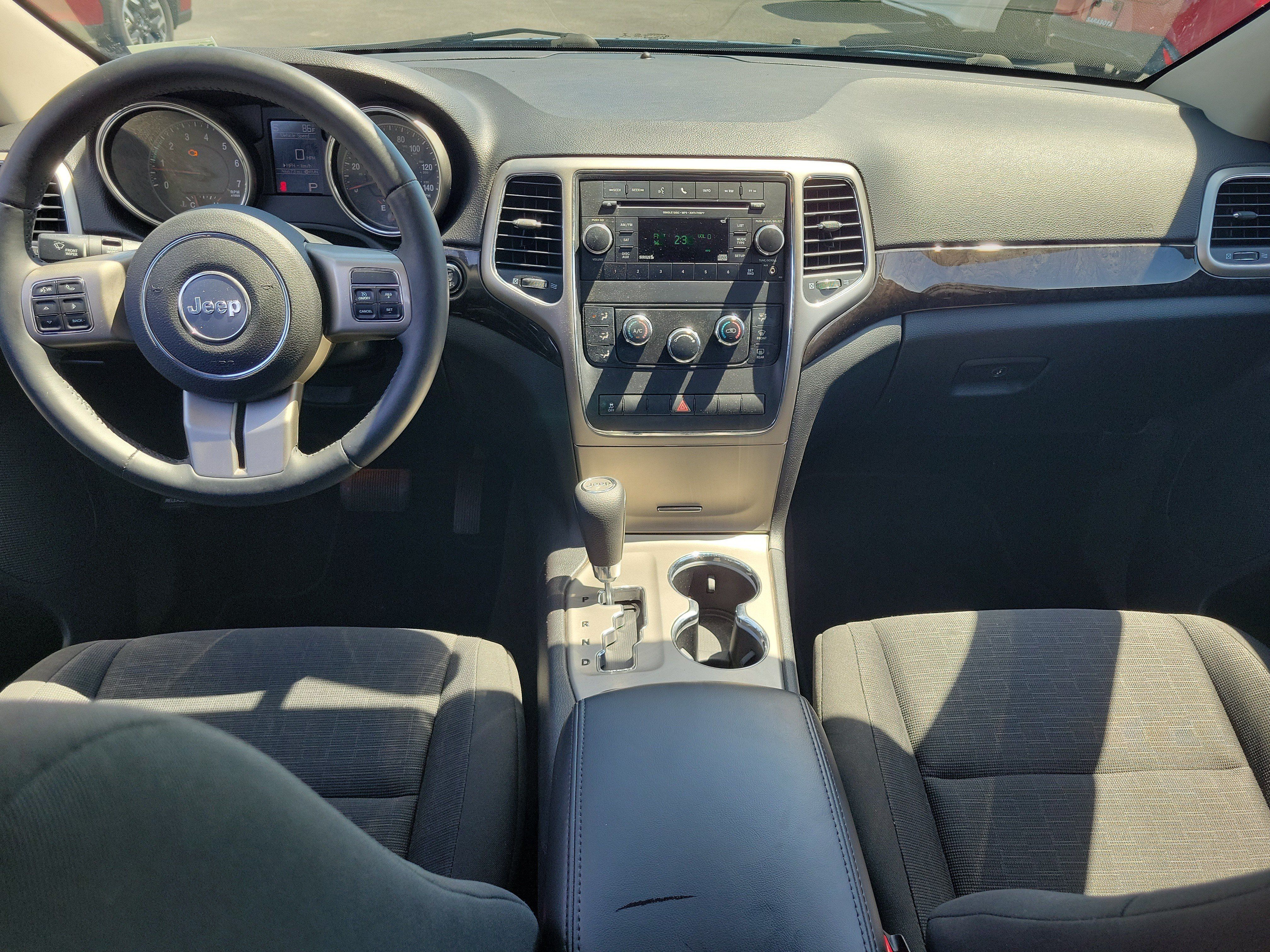 Used 2013 Jeep Grand Cherokee Laredo w/ Laredo E Group AWD/4WD image 15