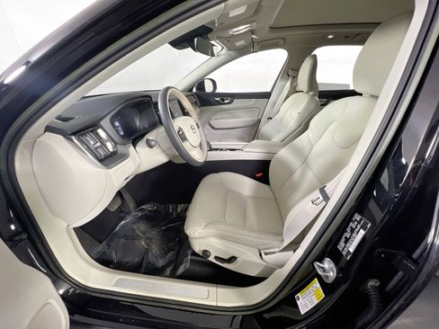 Used 2023 Volvo XC60 B5 Core w/ Climate Package image 21