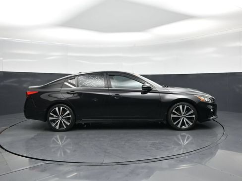 Used 2019 Nissan Altima 2.5 SR w/ SR Premium Package FWD image 25