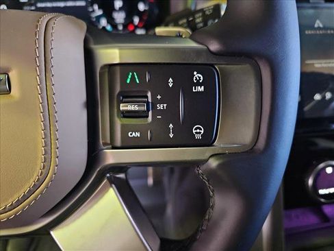 New 2024 Land Rover Discovery Metropolitan Edition image 19