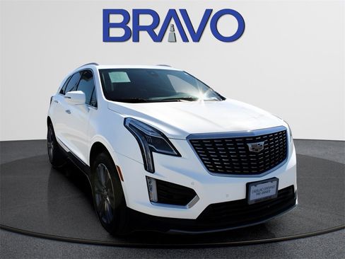 Used 2025 Cadillac XT5 Premium Luxury image 3
