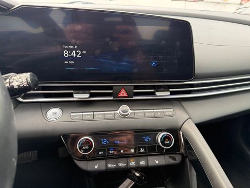Used 2024 Hyundai Elantra Limited image 13