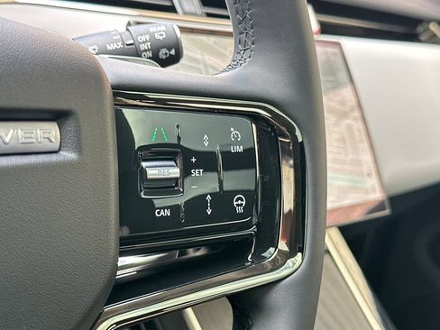 Used 2025 Land Rover Range Rover Evoque Dynamic SE image 29