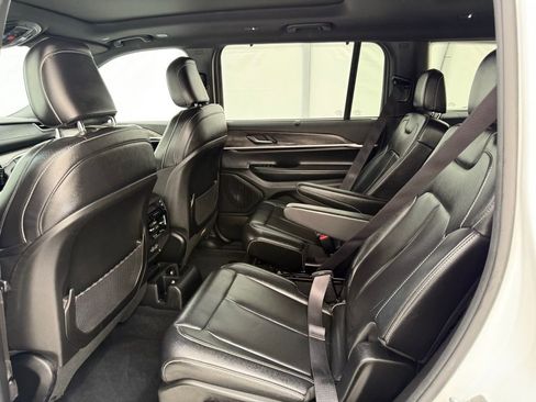 Used 2024 Jeep Grand Cherokee L Limited w/ Luxury Tech Group II image 15