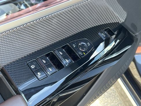 Used 2024 BMW i7 xDrive60 RWD image 16