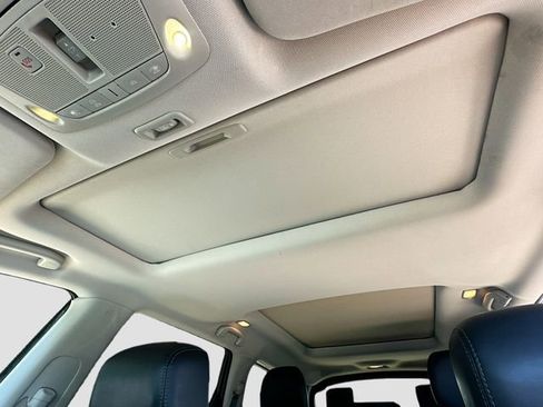 Used 2019 Nissan Pathfinder Platinum image 24