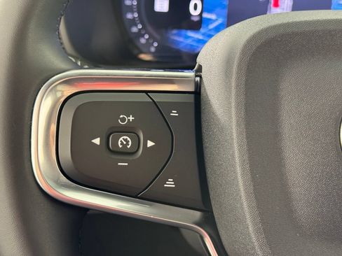 Certified 2025 Volvo XC40 B5 Plus AWD/4WD image 29