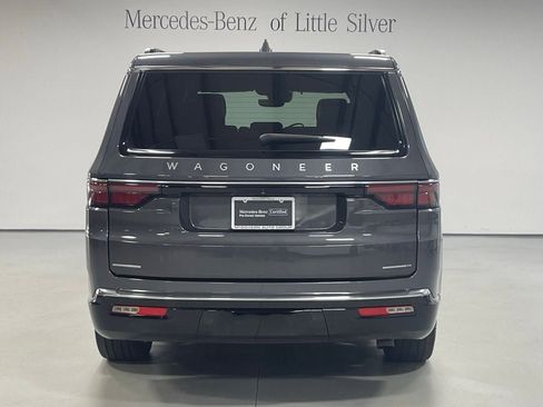 Used 2023 Jeep Wagoneer Series III w/ Premium Group I AWD/4WD image 4