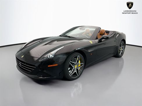 Used 2015 Ferrari California T RWD image 23