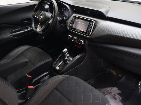 Used 2019 Nissan Kicks S image 11