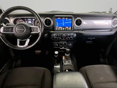 Used 2022 Jeep Gladiator Overland w/ Cold Weather Group AWD/4WD image 7