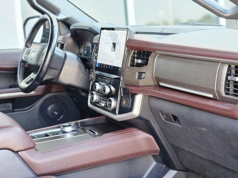 Used 2024 Ford Expedition Limited image 13