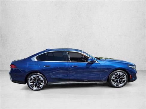 Certified 2024 BMW 530i w/ Convenience Package RWD image 4