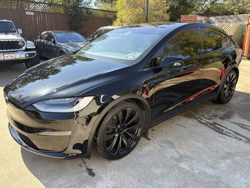 Used 2023 Tesla Model X Plaid image 5