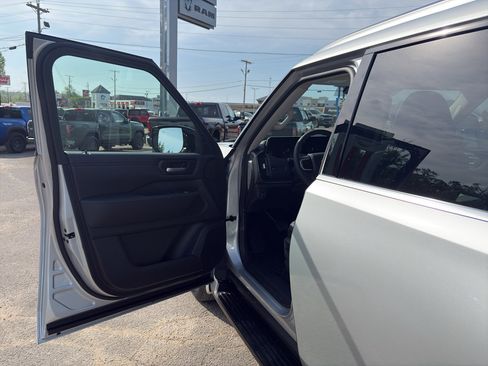 New 2026 Nissan Armada SV image 19