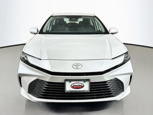 Used 2026 Toyota Camry XLE AWD/4WD image 2
