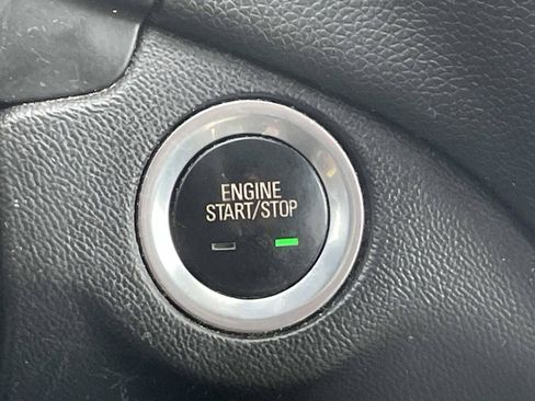 Used 2018 Chevrolet Equinox LT FWD image 25