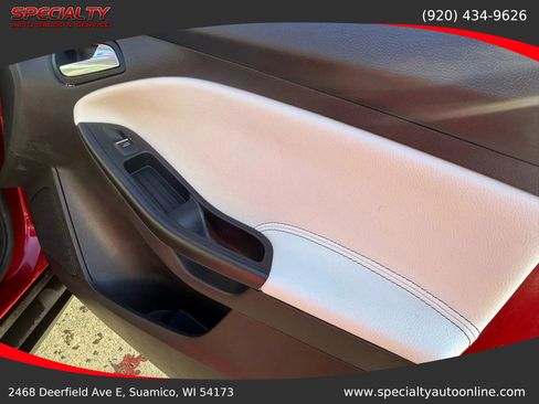 Used 2012 Ford Focus Titanium image 29