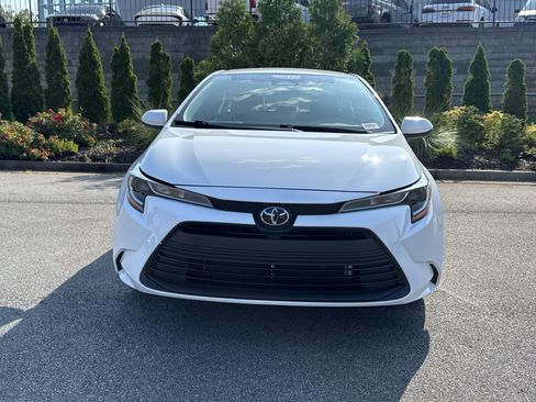 Used 2025 Toyota Corolla LE FWD image 3