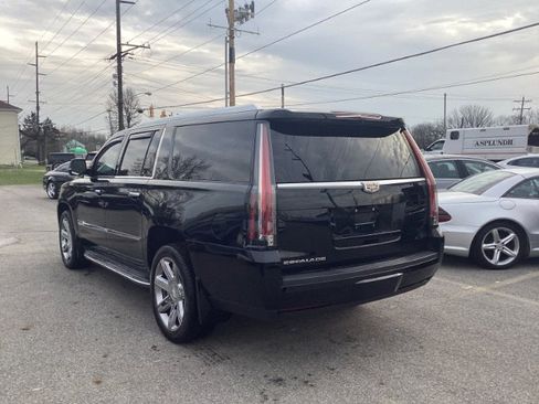 Used 2017 Cadillac Escalade ESV Luxury image 4