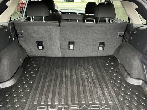 Used 2022 Subaru Outback Premium image 11