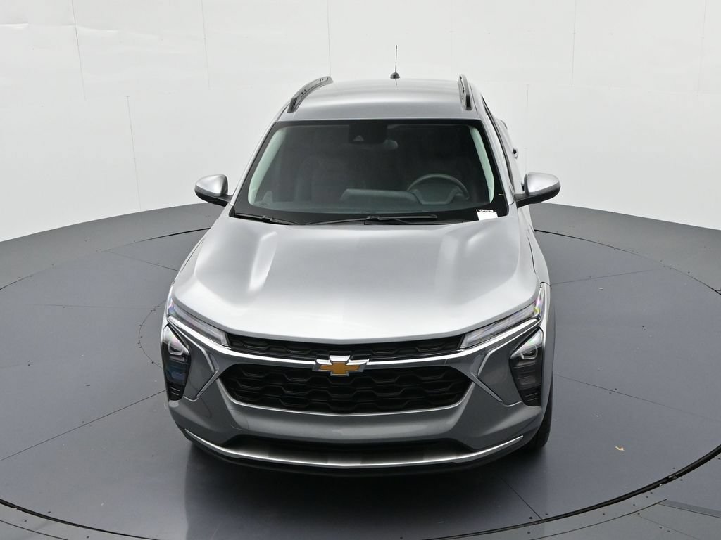 Used 2025 Chevrolet Trax LT FWD image 16