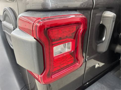 Used 2019 Jeep Wrangler Unlimited Rubicon w/ LED Lighting Group AWD/4WD image 32