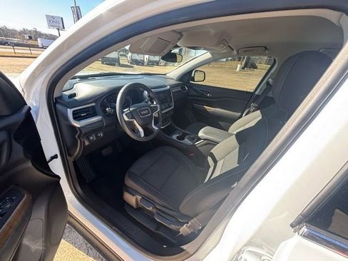 Used 2023 GMC Acadia SLE image 11