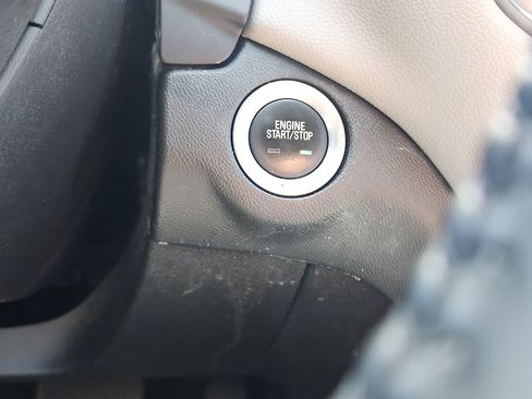 Used 2018 Chevrolet Equinox LT FWD image 27
