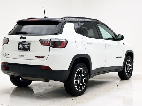 Used 2025 Jeep Compass Trailhawk AWD/4WD image 8