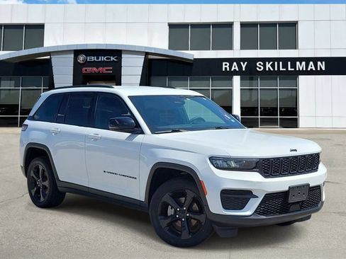 Used 2023 Jeep Grand Cherokee Altitude RWD image 1