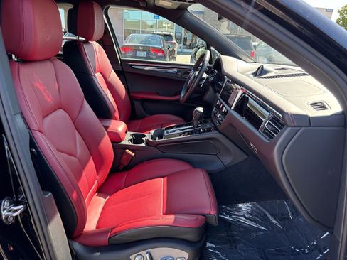 Used 2026 Porsche Macan AWD/4WD image 17