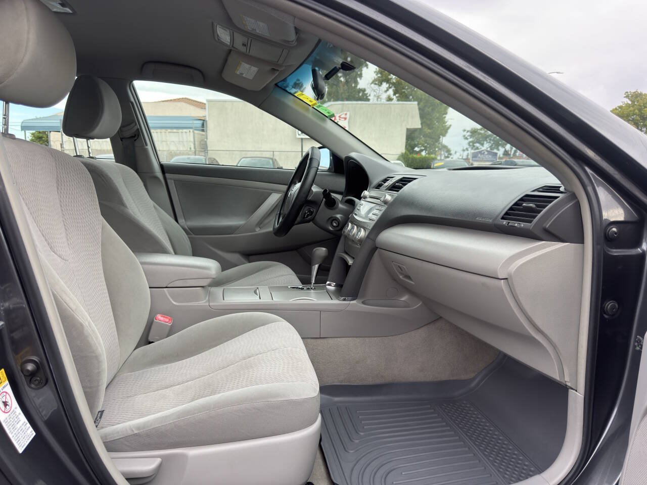 Used 2011 Toyota Camry LE FWD image 13