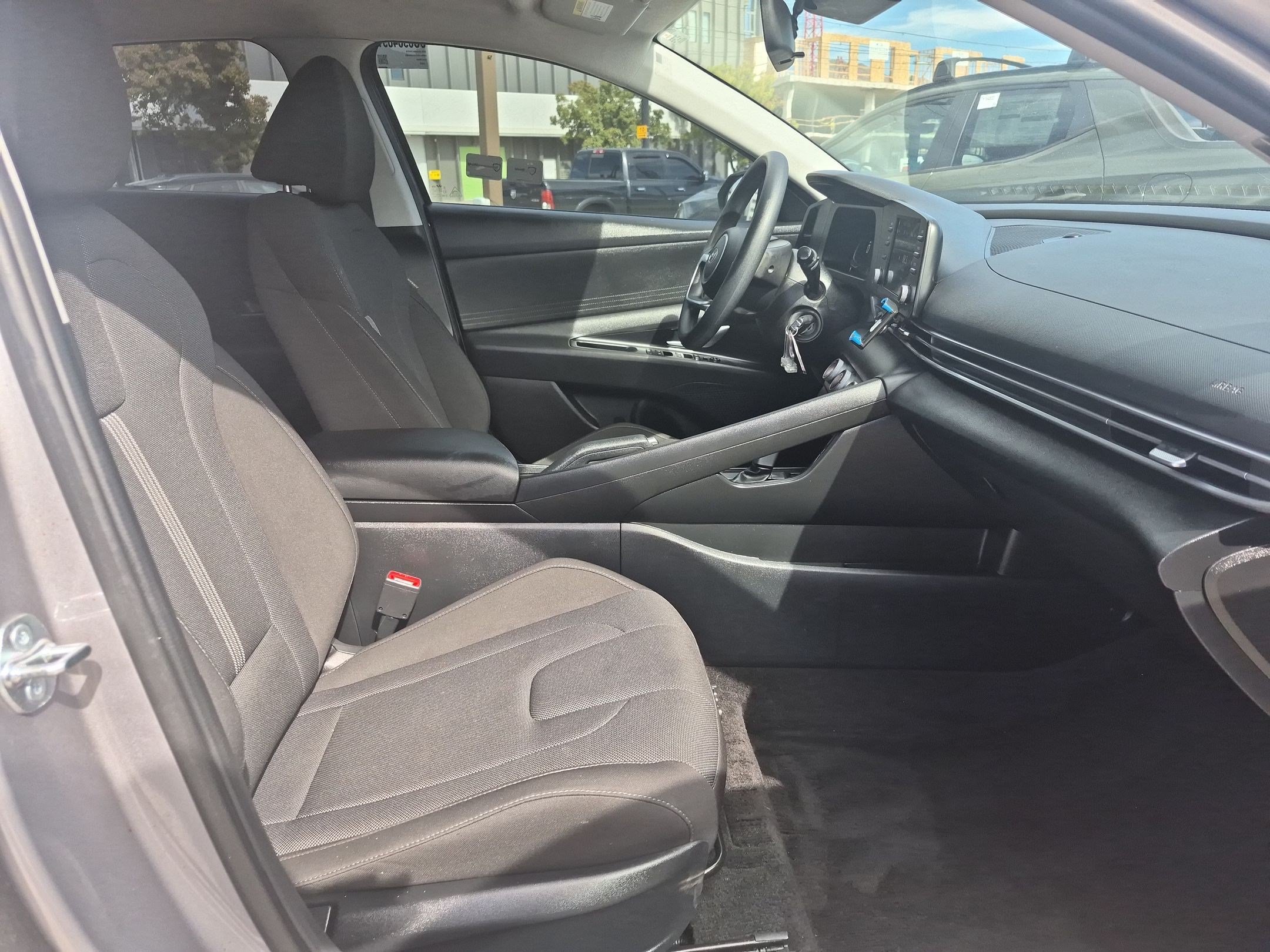 Certified 2025 Hyundai Elantra SE w/ Cargo Package FWD image 29